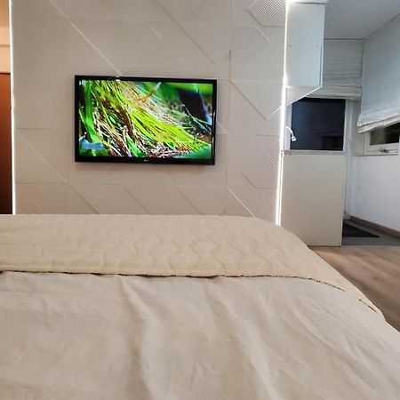Sleep And Drive White Appartement Sarajevo Buitenkant foto