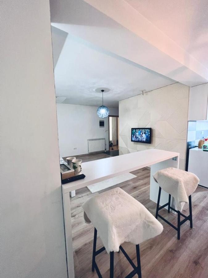 Sleep And Drive White Appartement Sarajevo Buitenkant foto