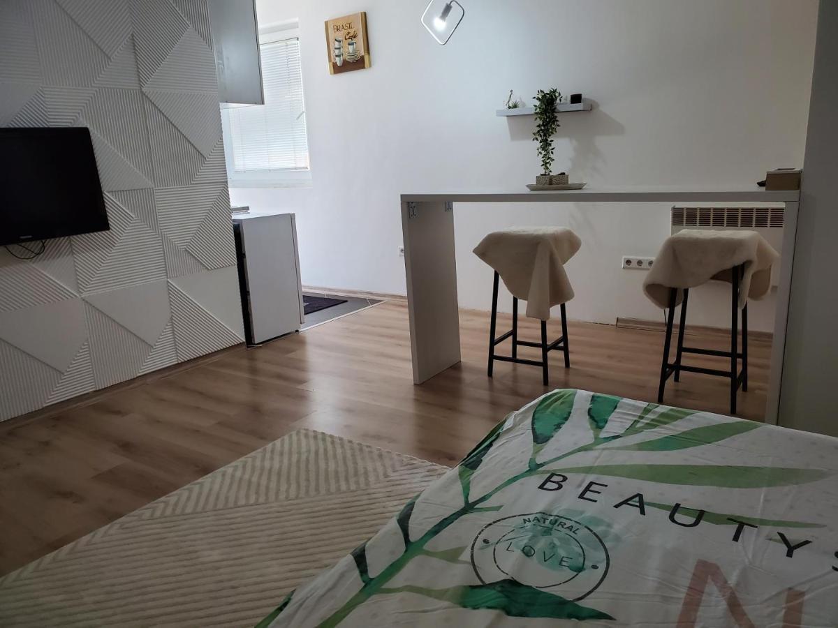 Sleep And Drive White Appartement Sarajevo Buitenkant foto