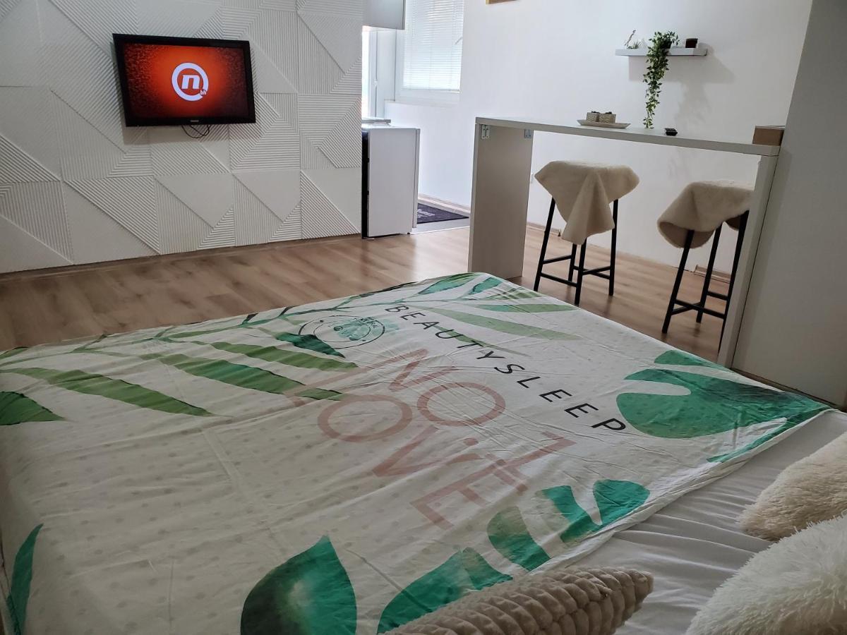 Sleep And Drive White Appartement Sarajevo Buitenkant foto