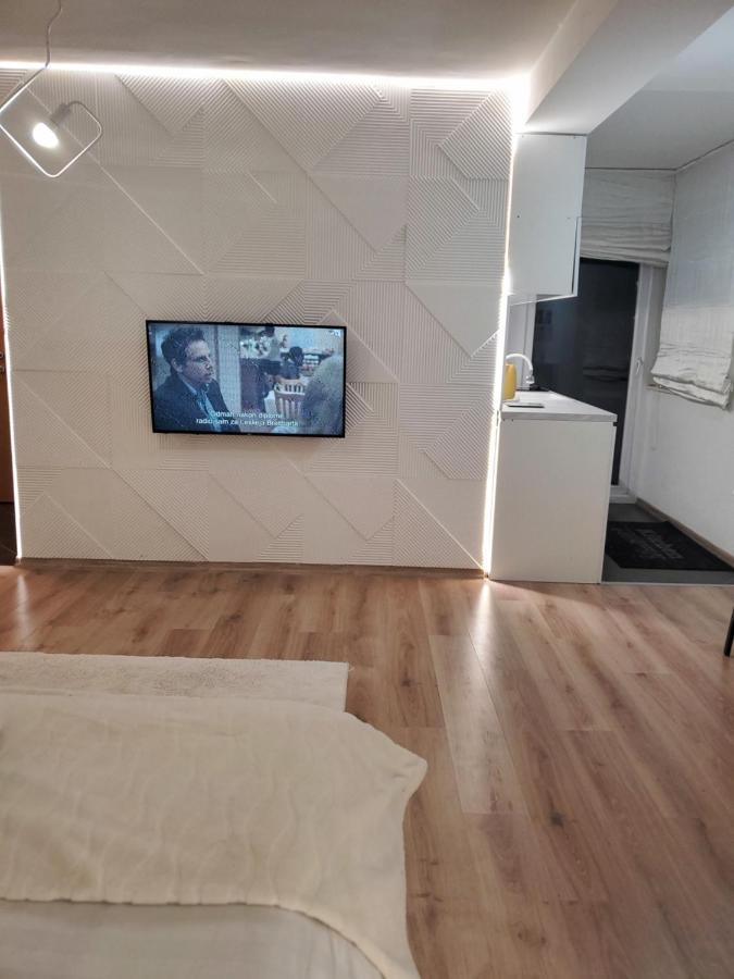 Sleep And Drive White Appartement Sarajevo Buitenkant foto